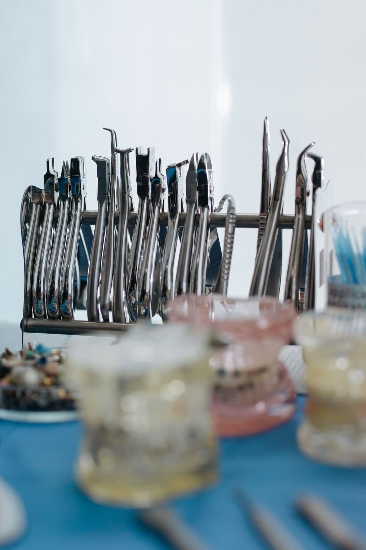 Instrumental dental organizado, parte del surtido del depósito